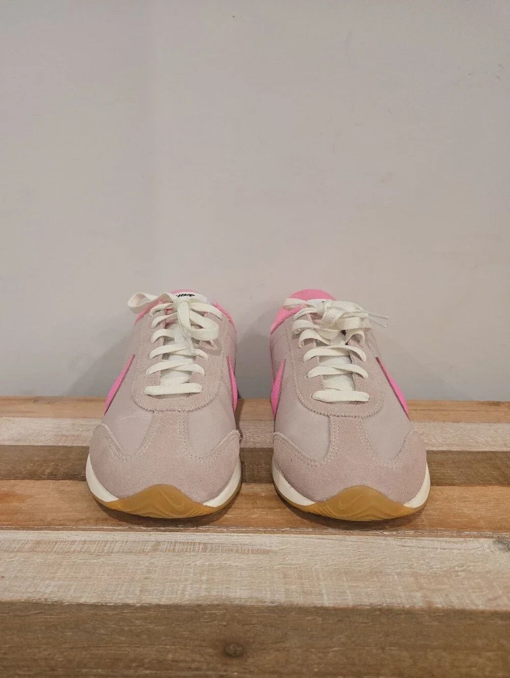 Nike Pacific Women Size 9 Silt Red Pink Spell Gum Athletic Running Sneaker